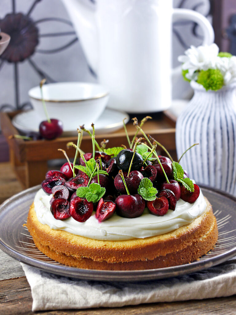 Easy, Basic Chocolate Cake for any Occasion - Strawberry in the Desert